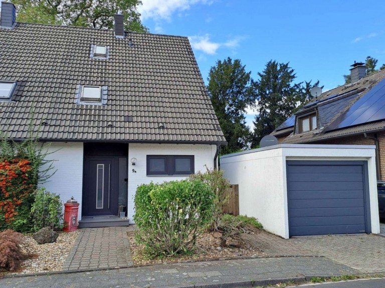 Hausansicht Vorderseite Grevenbroich Doppelhaush�lfte Doppelhaush�lfte mit sch�nem Garten in beliebter Wohnlage