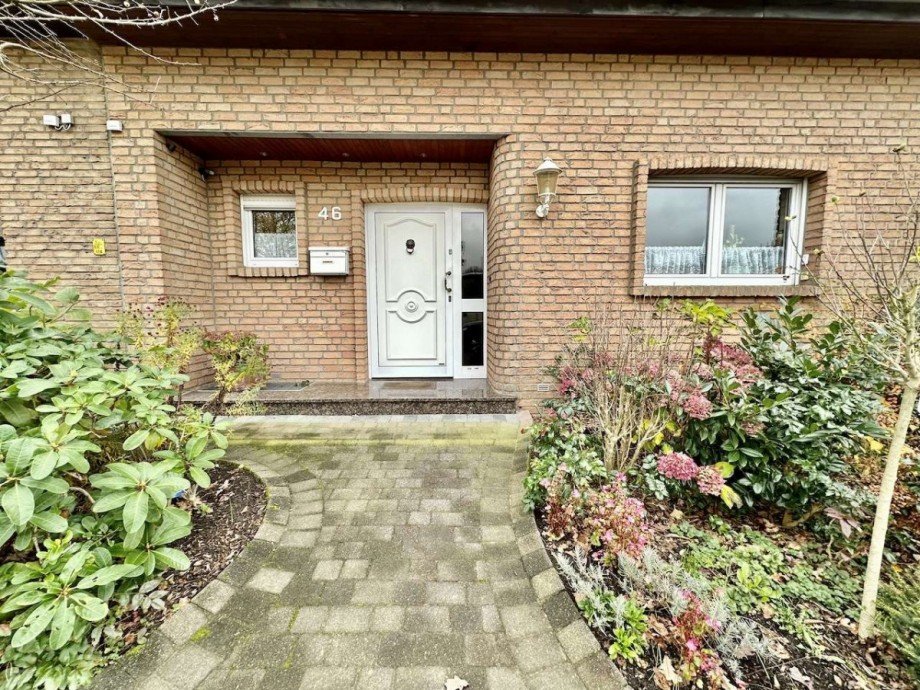 Hauseingang Doppelhaush�lfte Neuss