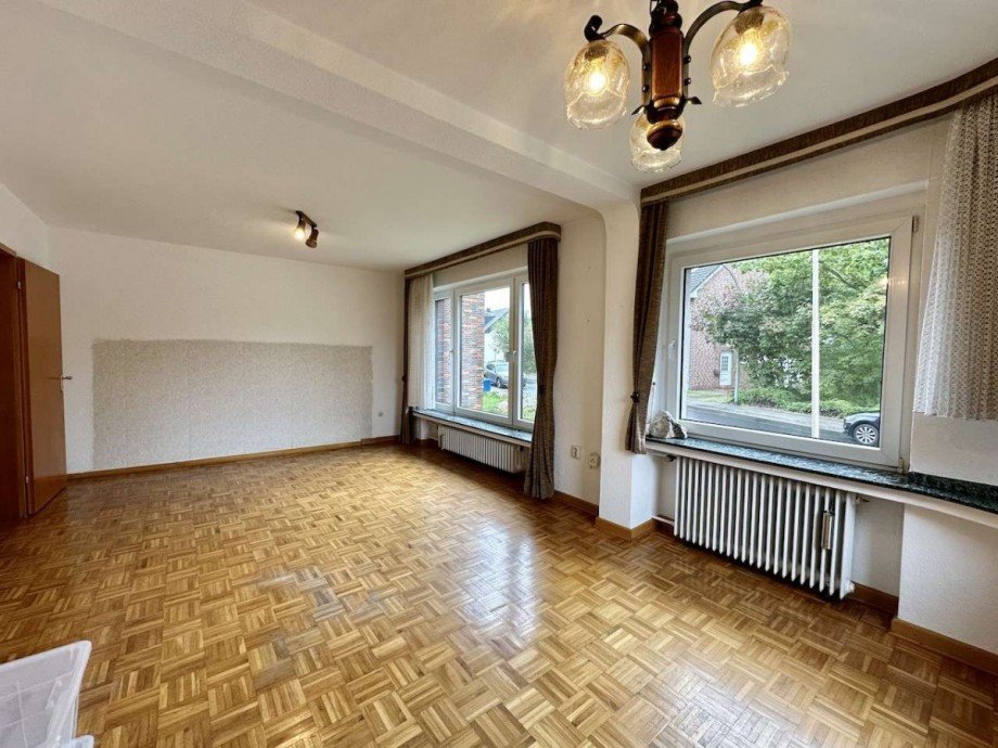 Wohnzimmer Erdgeschosswohnung Zweifamilienhaus Neuss