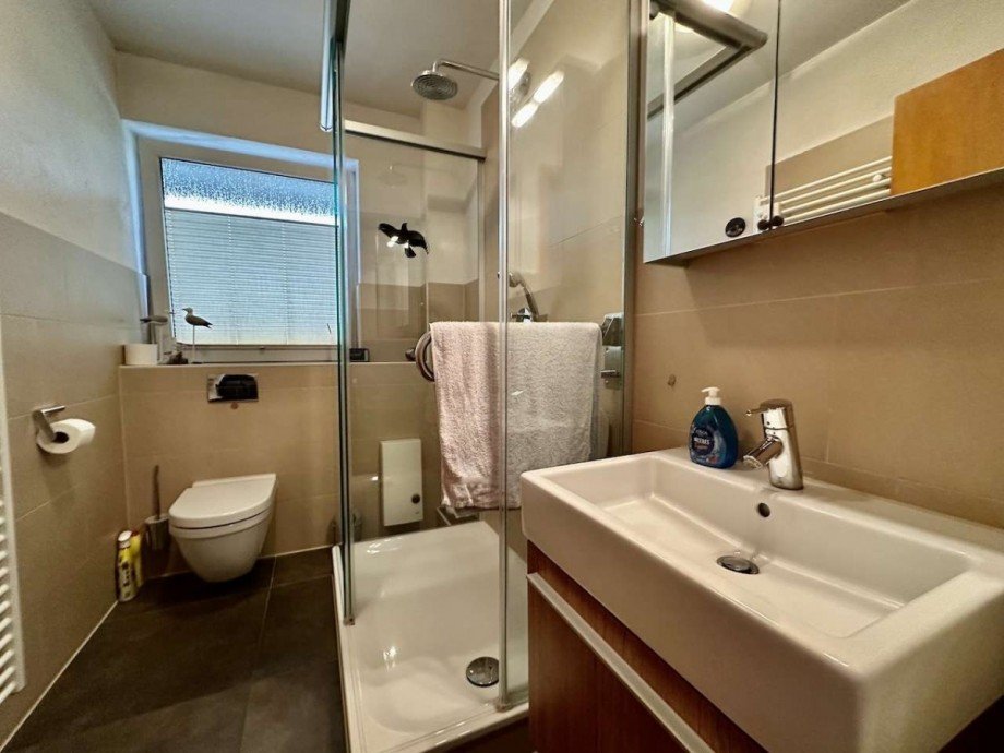 Badezimmer Erdgeschosswohnung Zweifamilienhaus Neuss