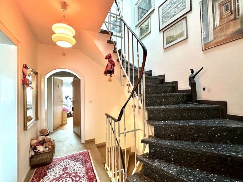 Flur OG mit Treppe zum Dachstudio Reihenhaus Neuss