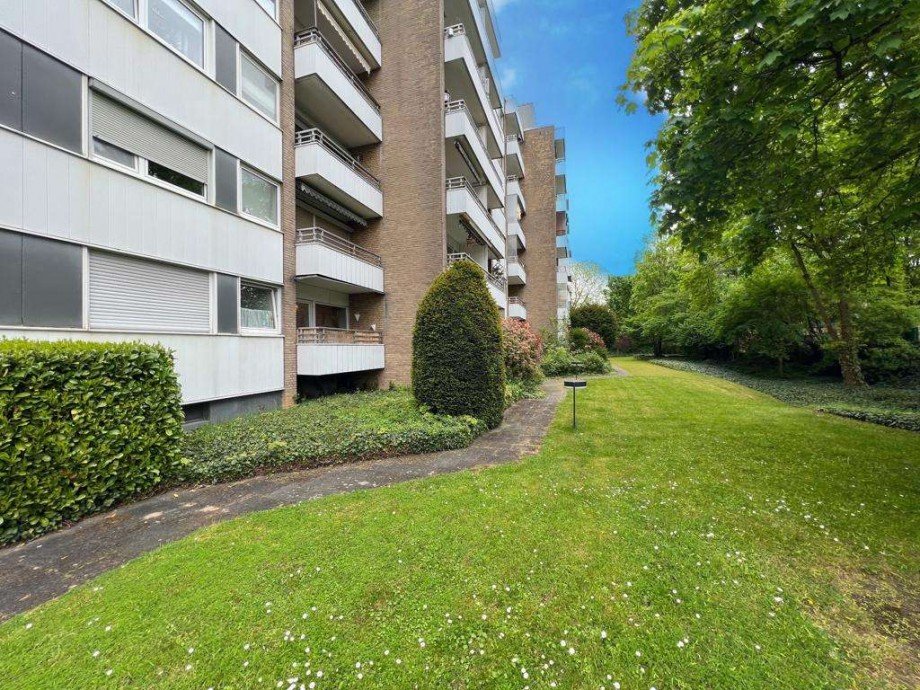 Hausansicht R�ckseite Etagenwohnung Neuss