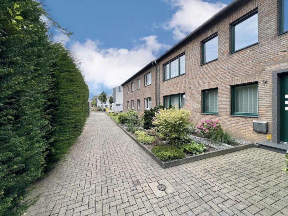Zugang Hauseingang Zweifamilienhaus Neuss